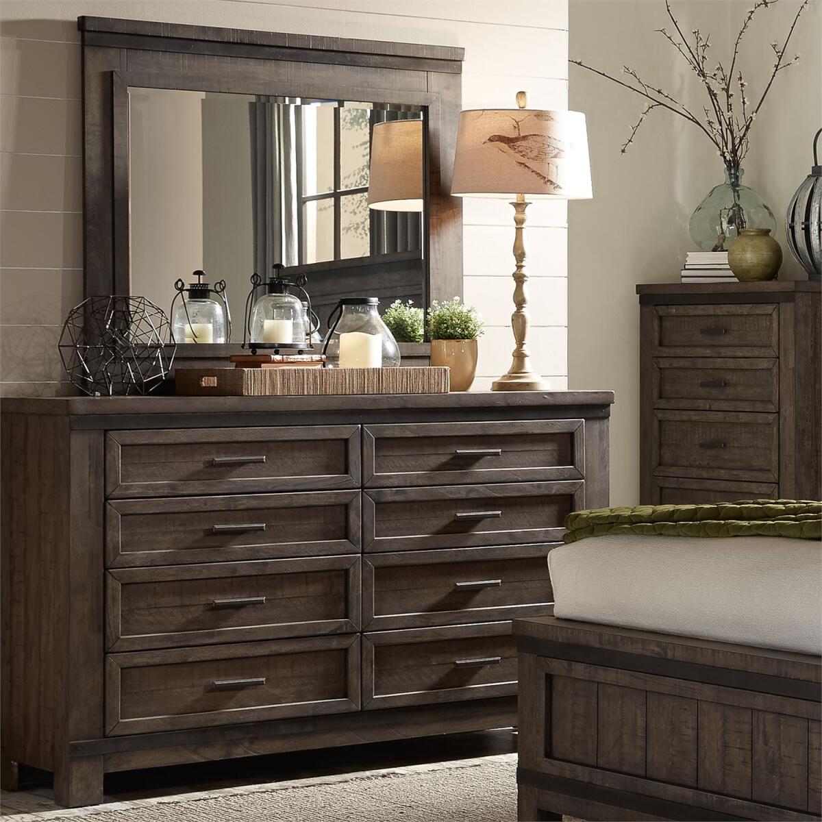 Thornwood Hills 8 Drawer Dresser - Image 3
