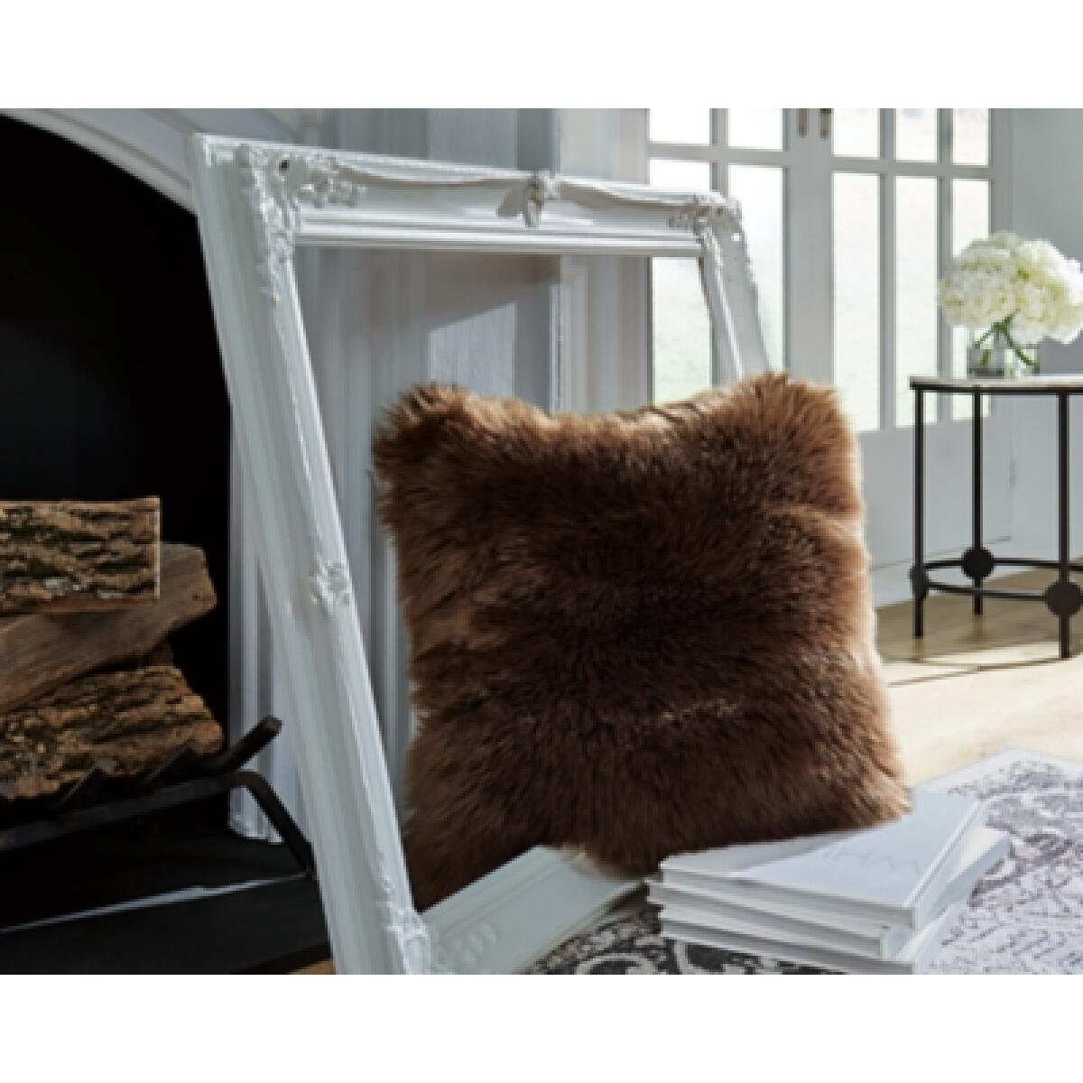 Bellethrone Pillow (Set of 4) - Image 3