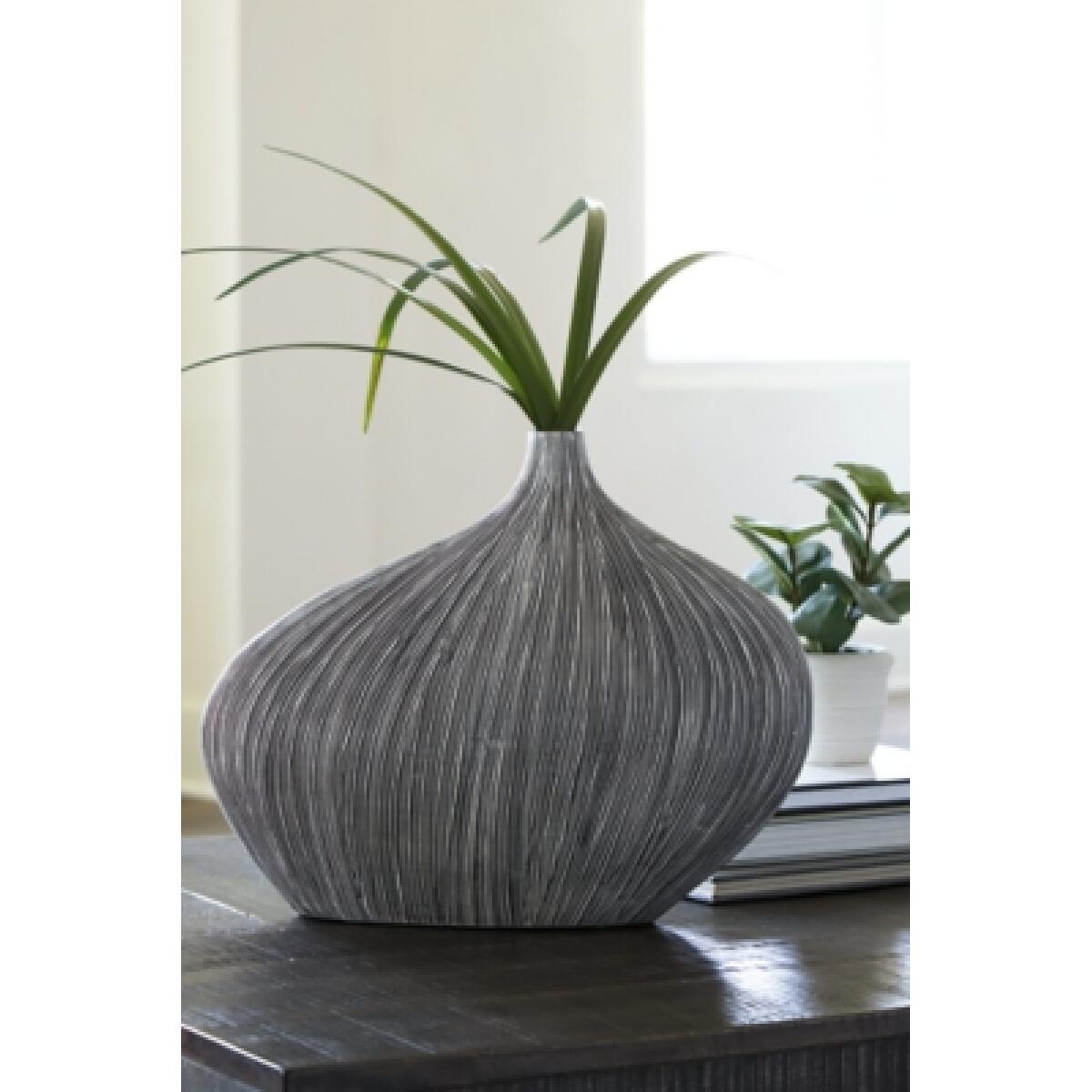 Donya Vase - Image 3