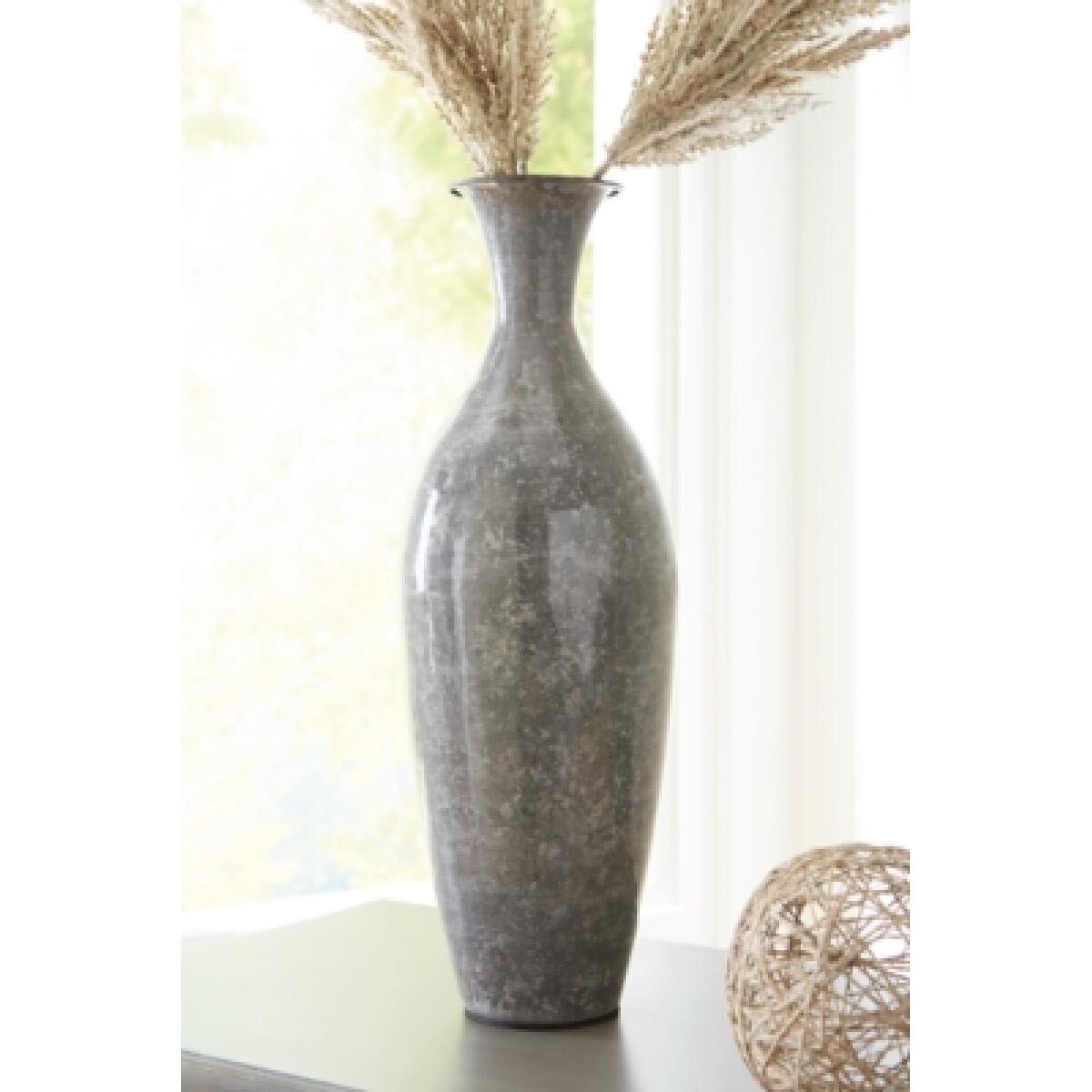 Brockwich Vase - Image 3