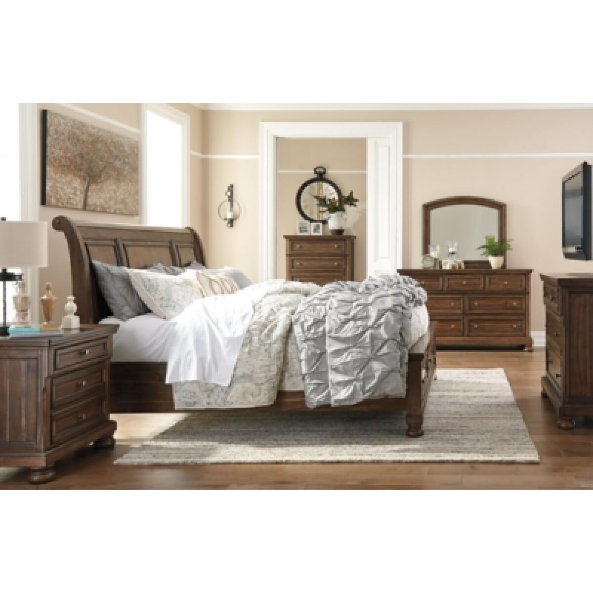 Flynnter Dresser - Image 8