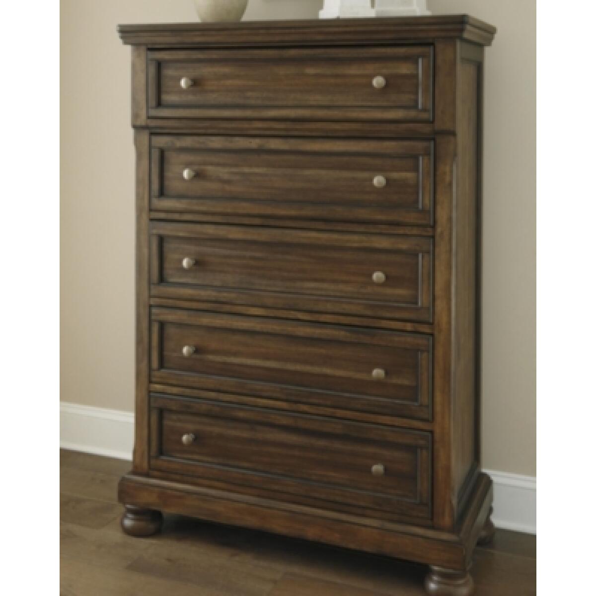 Flynnter Chest of Drawers - Image 3