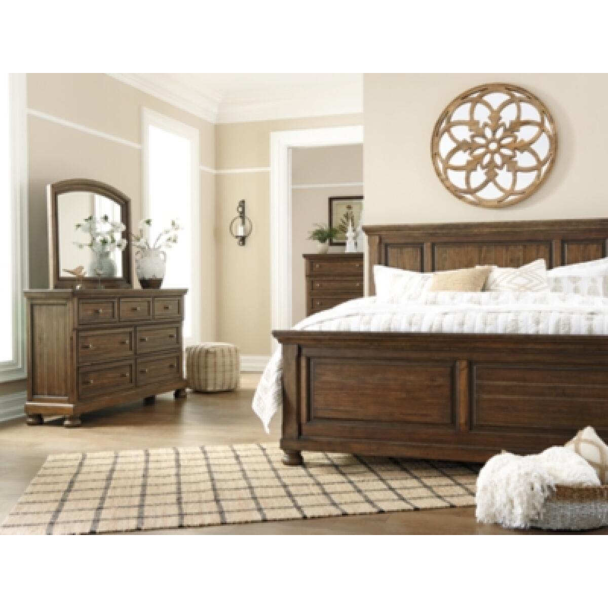 Flynnter King Panel Bed - Image 6