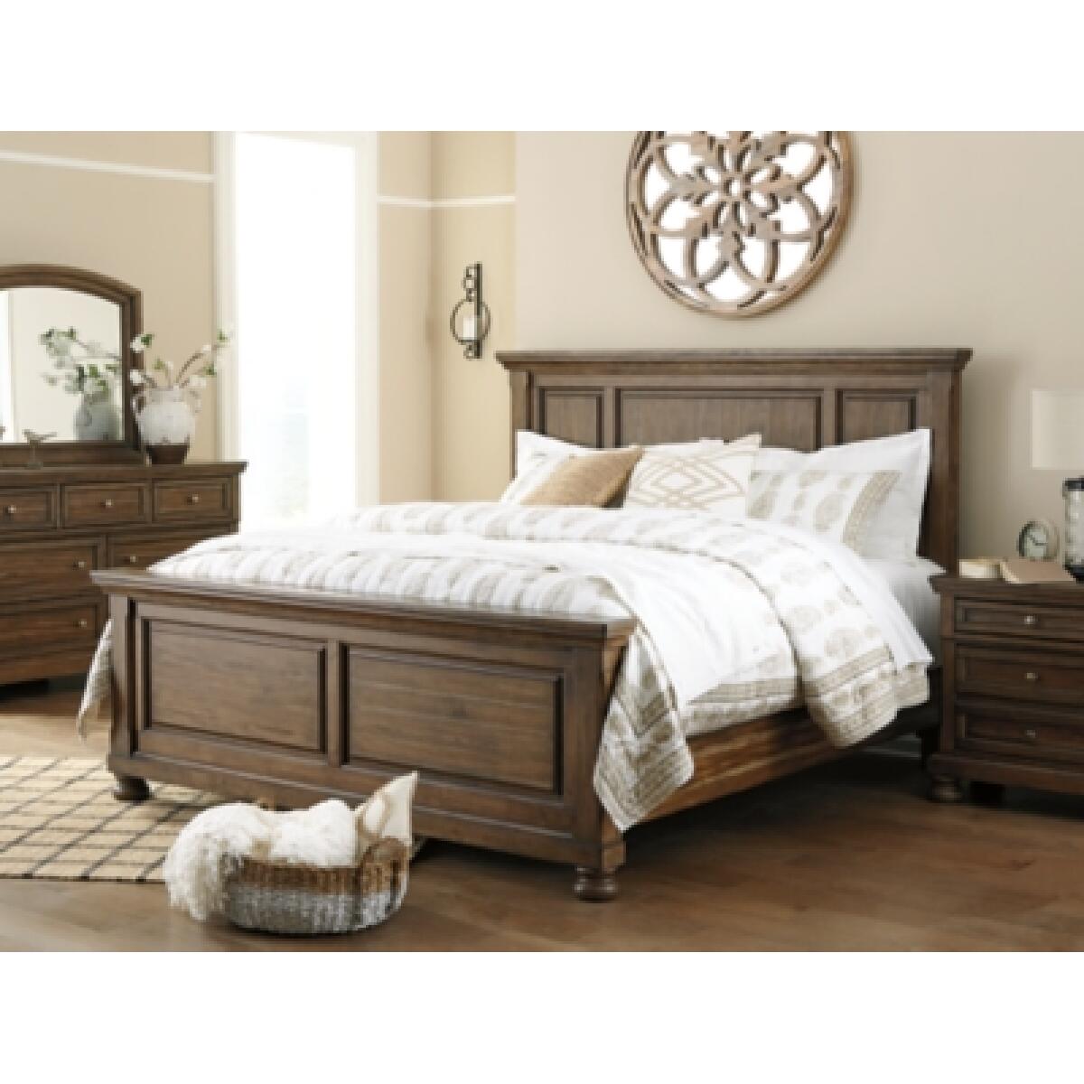 Flynnter California King Panel Bed - Image 4