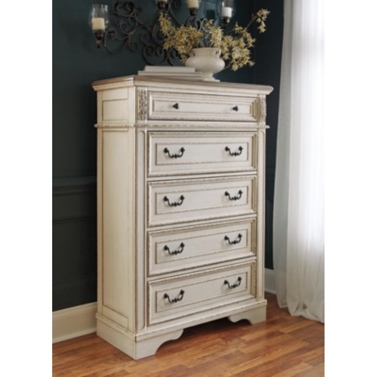 Realyn Chest of Drawers - Image 7
