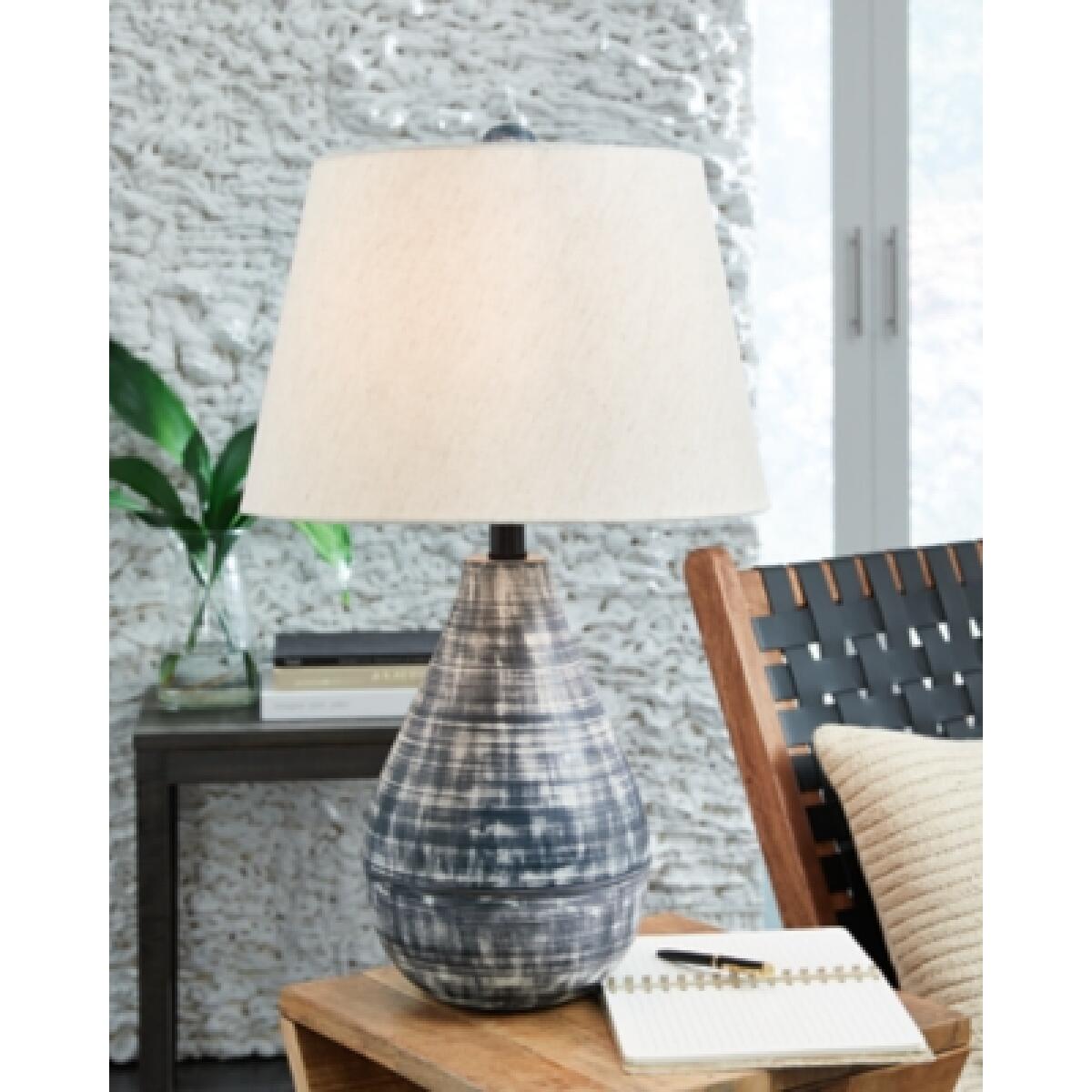 Erivell Table Lamp (Set of 2) - Image 3