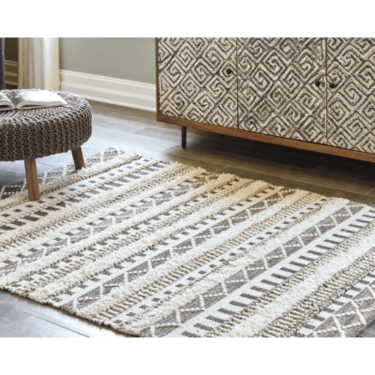 Karalee 5' x 7' Rug - Image 3