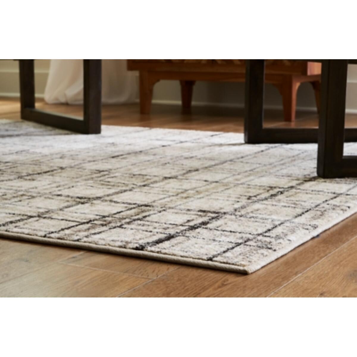 Azmerilla 5'3" x 7'6" Rug - Image 4