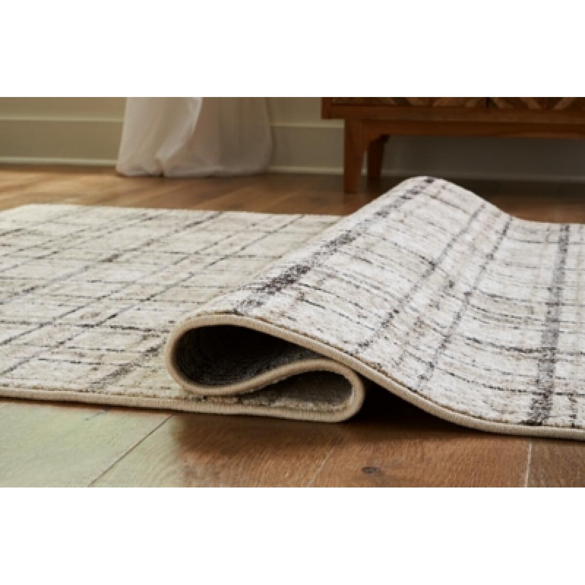 Azmerilla 5'3" x 7'6" Rug - Image 5