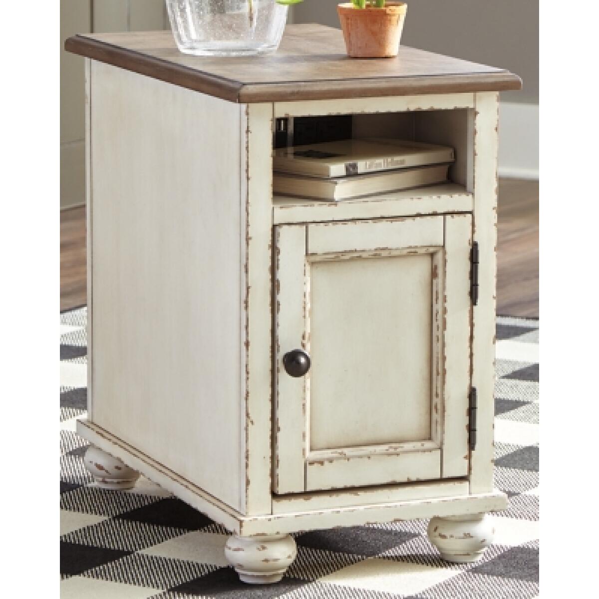 Realyn Chairside End Table - Image 3