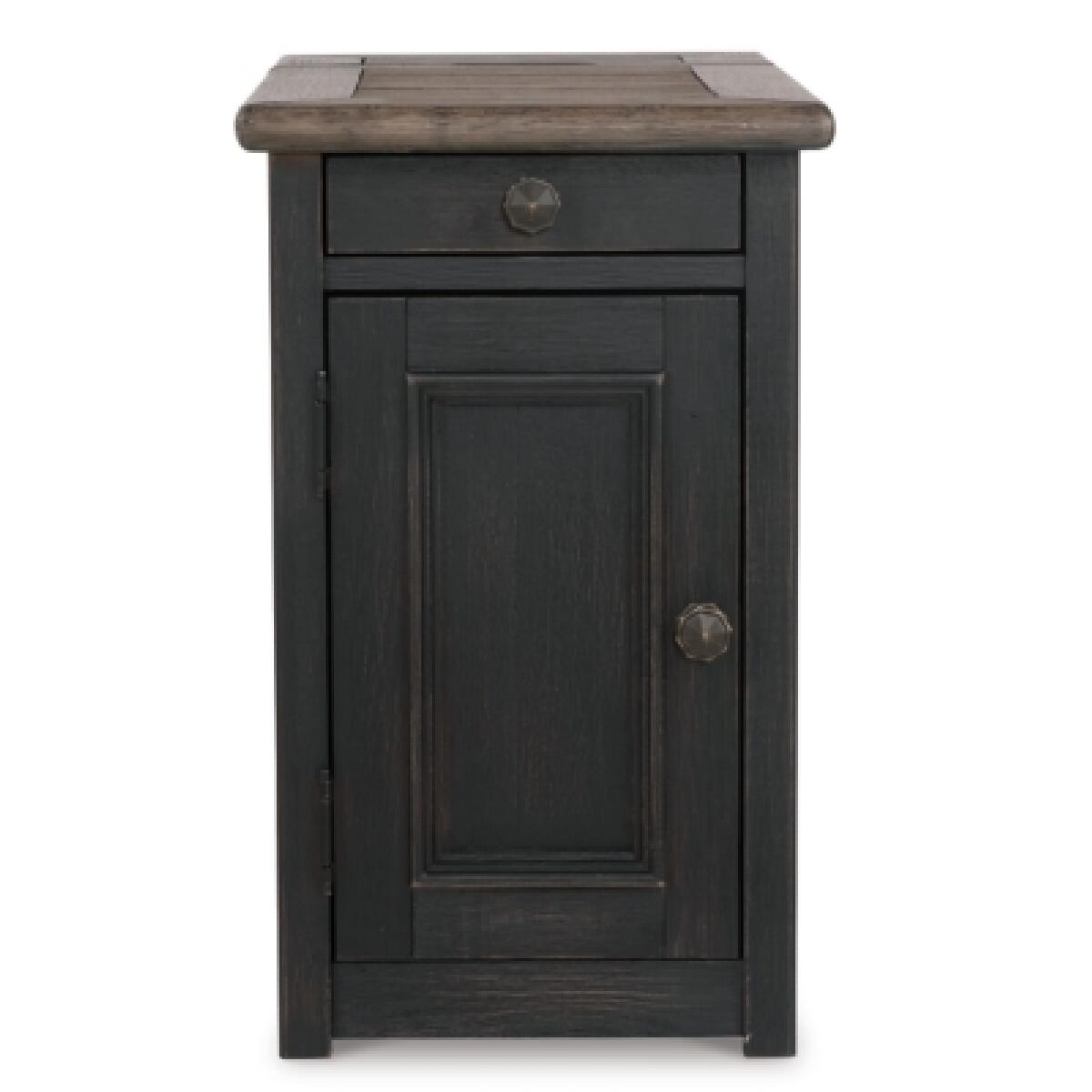 Tyler Creek Chairside End Table with USB Ports & Outlets - Image 6