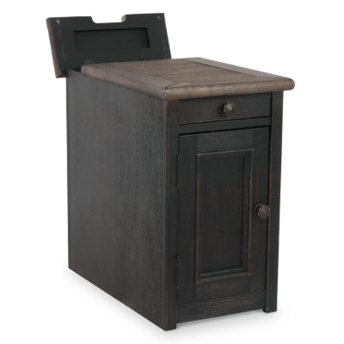 Tyler Creek Chairside End Table with USB Ports & Outlets - Image 4