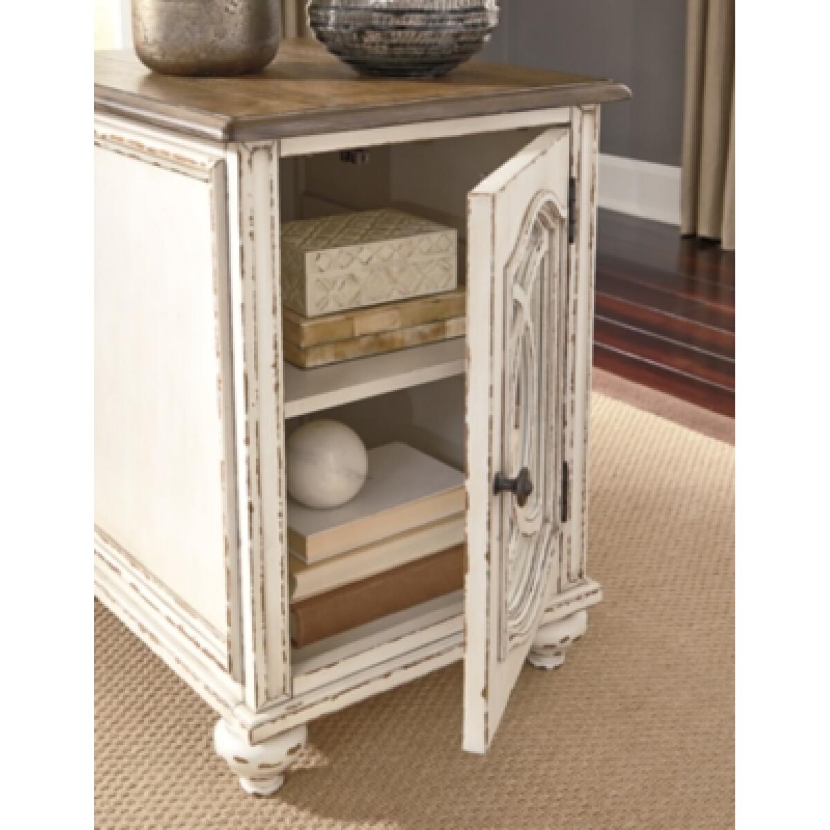 Realyn Chairside End Table - Image 7