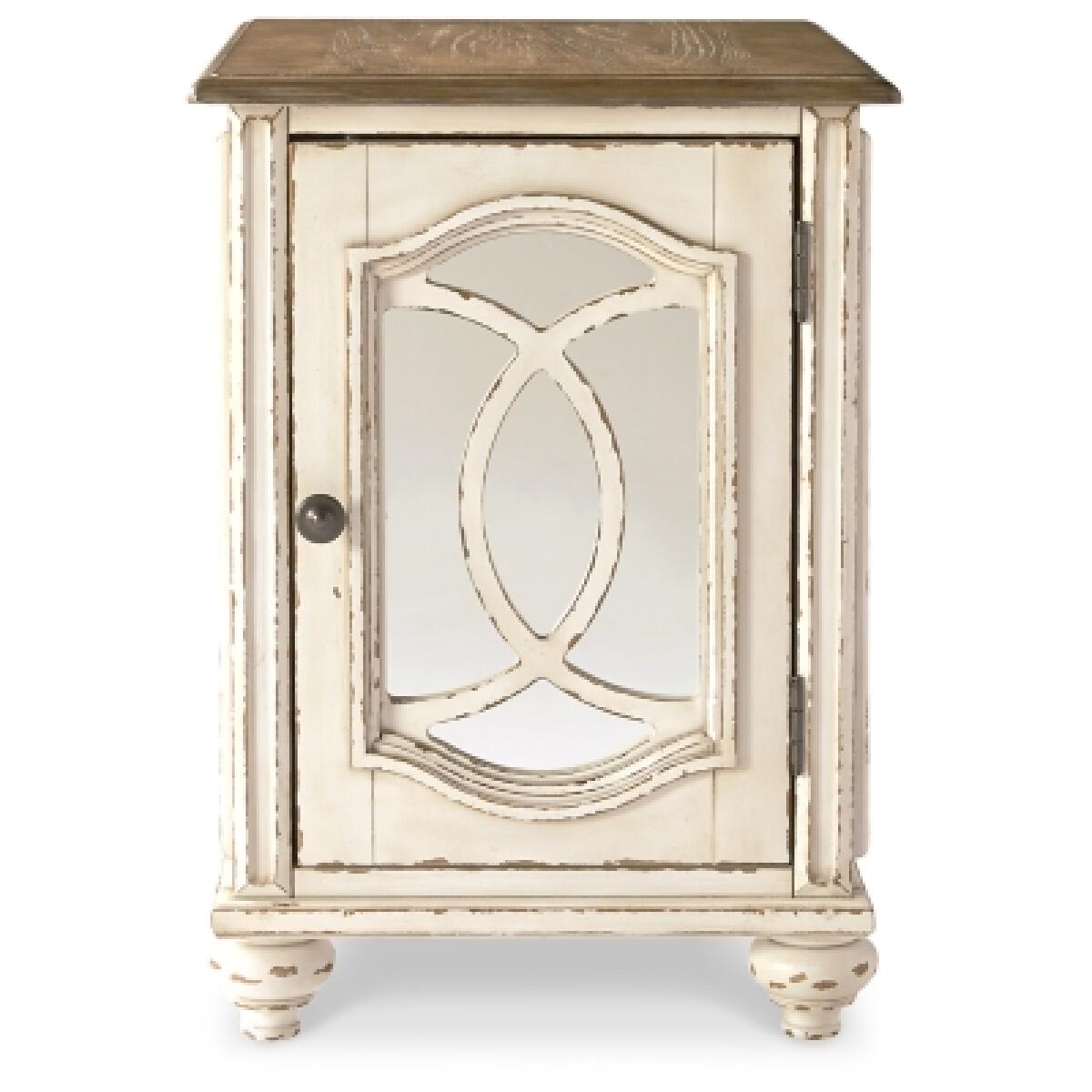 Realyn Chairside End Table - Image 4