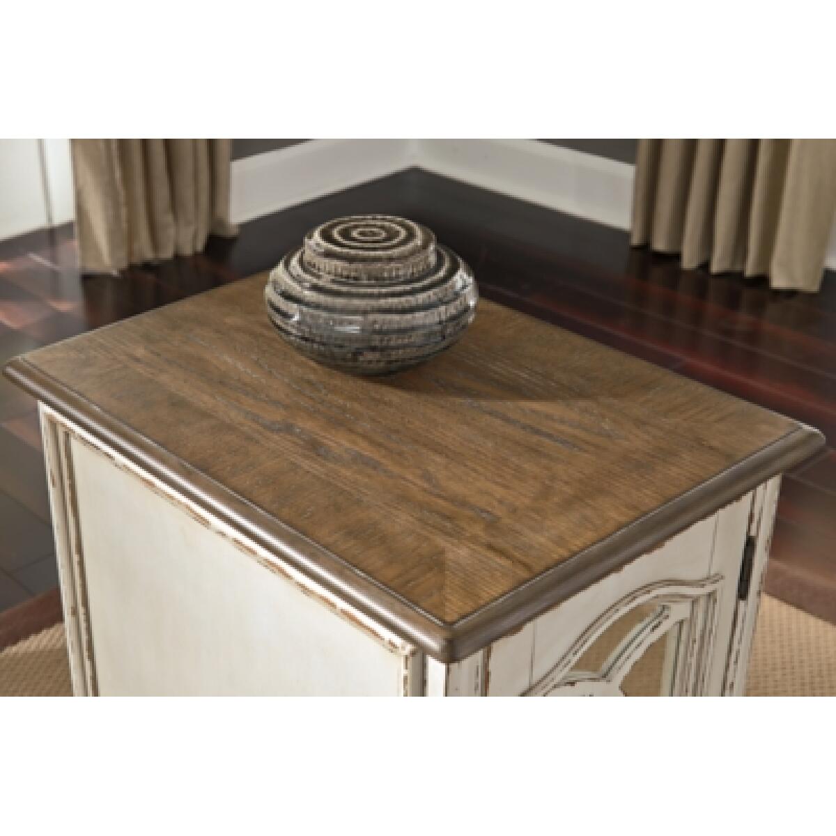 Realyn Chairside End Table - Image 8