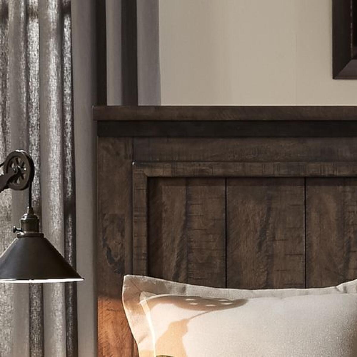 Thornwood Hills King Storage Bed - Image 3