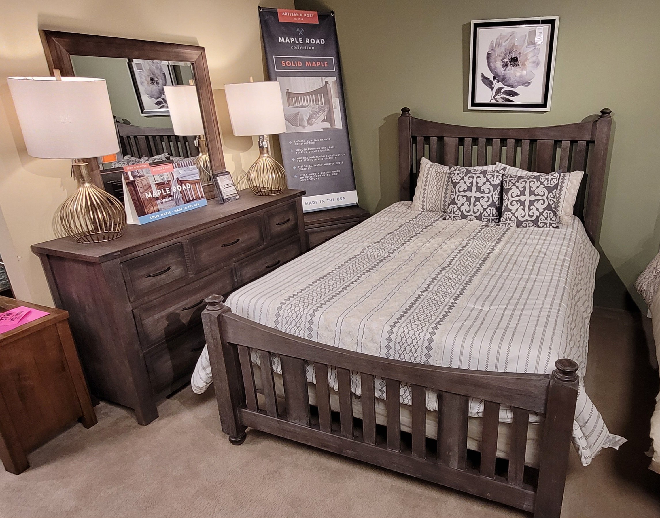 Vaughan-Bassett Queen Bedroom